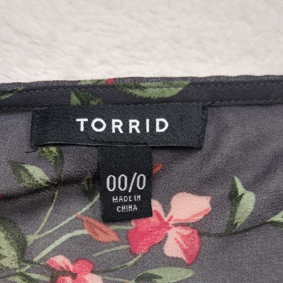Torrid Gray Shirttail Kimono with Pink & Yellow Floral Pattern - Picture 8 of 9